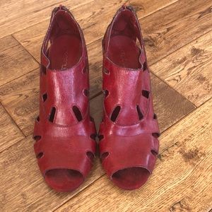 Red Aerosols heels